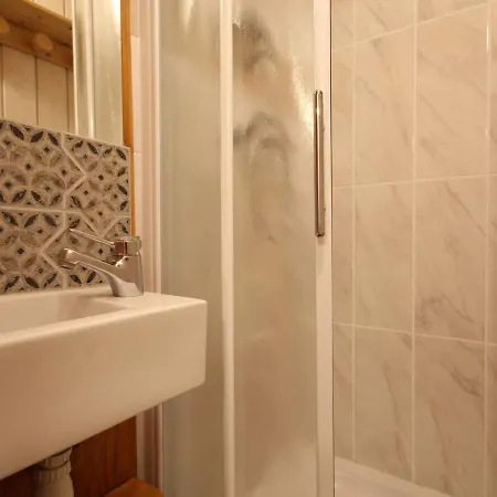 Renove Au Centre, Balcon Sud-ouest, Wifi Gratuit, Proche Pistes Et Commerces - Fr-1-346-319 Apartment